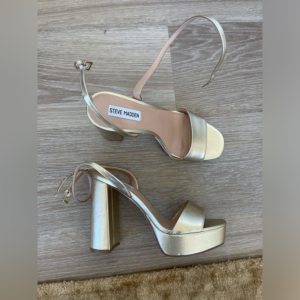 Steve Madden Lessa Heel in Champagne - Size 9